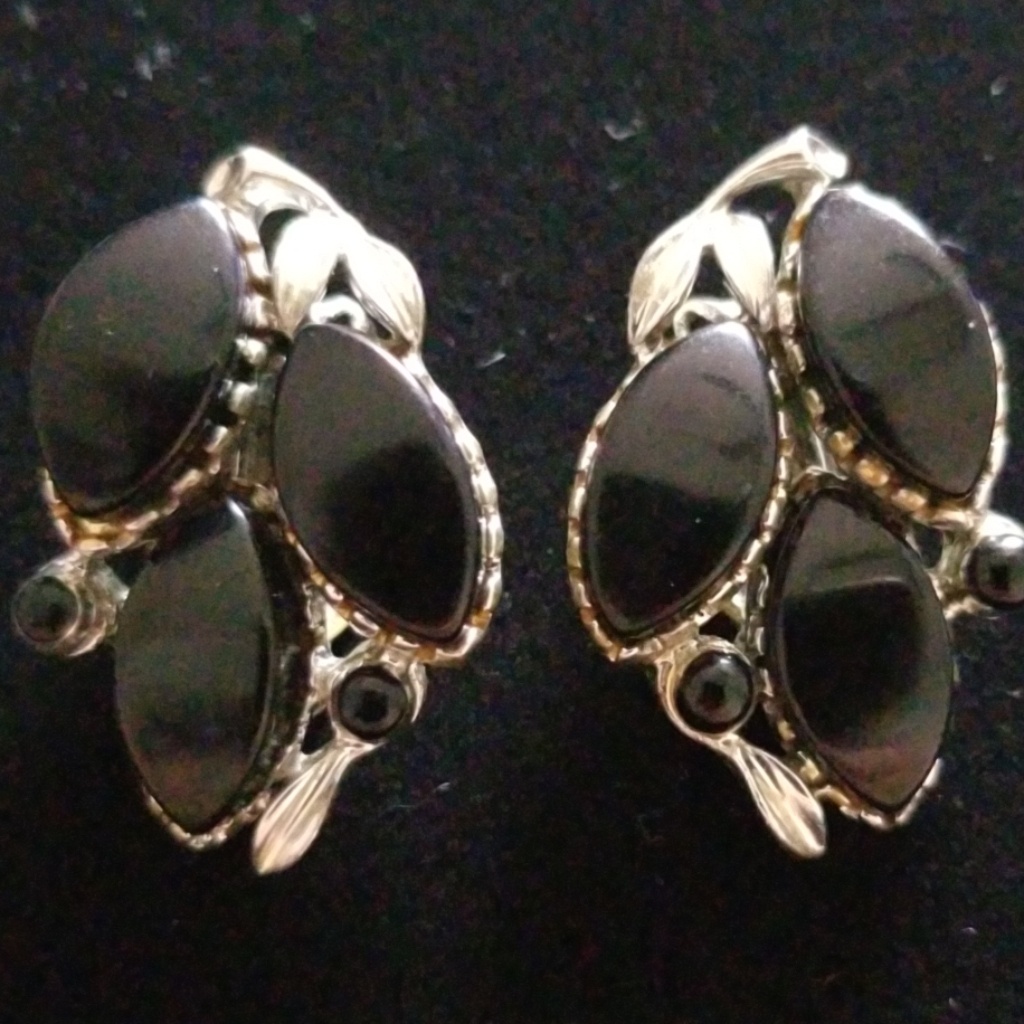 Pakula Clip Earrings